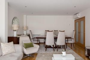 a living room with a couch and a table at Colinas Premium 3BR in Odivelas