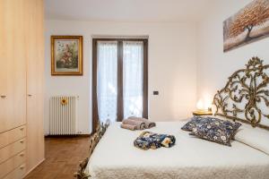 a bedroom with a large bed in a room at Casa Ester a due passi dal lago in Germignaga +15 photos