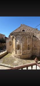 an old brick building with two entrances on the side at Casa Entremuseos in Zamora