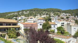 a cityscape of a town with mountains in the background at Esglesia 7 2-4 in L'Estartit
