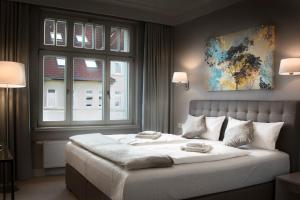 מיטה או מיטות בחדר ב-Lindenau Inn