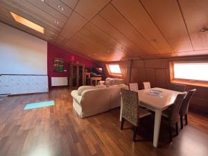 a living room with a couch and a table at Dúplex centro de Ribeira con WIFI by Cristian&Tamara"alquileres" in Ribeira