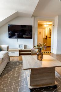a living room with a couch and a table at Ferienwohnung Otto in Pegnitz