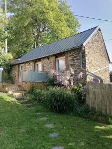 a stone house with a fence in front of it at Gîte classé 3 étoiles - Morlaix in Morlaix