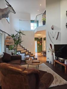 a living room with a couch and a table at Die Haas-Villa in Berg