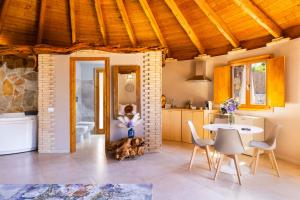 a kitchen and dining room with a table and chairs at Pinnettu Sa Rosa - Jacuzzi & Relax Deluxe in Quartu SantʼElena