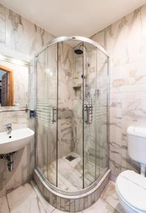 A bathroom at SOUS44
