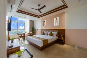 a bedroom with a large bed and a table at yashobhoomi Hostel in New Delhi
