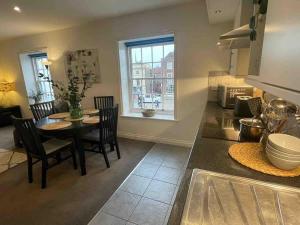 a kitchen and dining room with a table and chairs at Large town centre apartment with parking in Wallingford