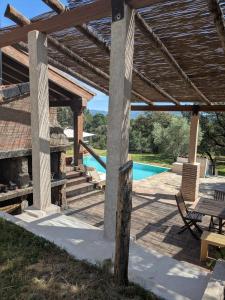 a pavilion with a picnic table and a swimming pool at Casa Rural Las Corzas in Casavieja