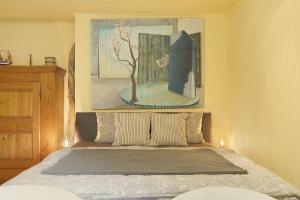 a bedroom with a bed and a painting on the wall at Romantikzimmer in Striesen in Dresden