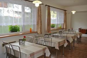 Reštaurácia alebo iné gastronomické zariadenie v ubytovaní Apartmány Růže