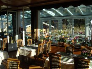 Restoran või mõni muu söögikoht majutusasutuses Vista Resort Hostel