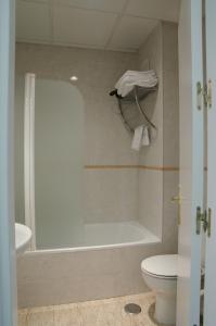 Ванна кімната в Hotel Barajas Plaza