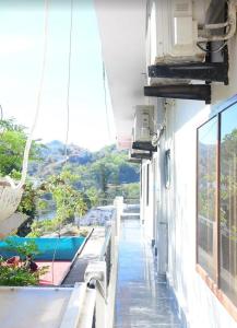 a balcony of a building with a view of a pool at zoz mount abu in Jāmb
