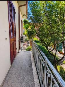 a walkway leading to a house with a wooden door at Il nido in Cecina