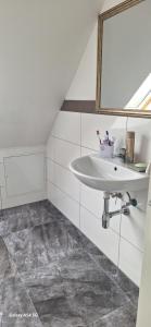 a bathroom with a sink and a mirror at Ferienwohnung am Waldrand 1 in Stary Przybsław