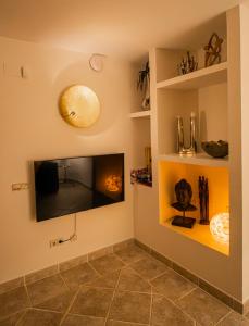 a living room with a tv and a fireplace at Casa Les Fremeaux in Altea