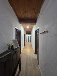 a hallway with a wooden ceiling and a long corridor at Casa Villafeile in Villafeile