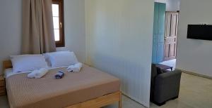 a bedroom with a bed with two towels on it at Gefyra Studios Filoti Naxos in Filótion