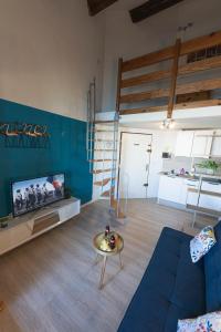 a living room with a blue couch and a tv at L'Horizon Bleu - Vue Etang - Parking - Plage à 5 min in Le Barcarès +31 photos