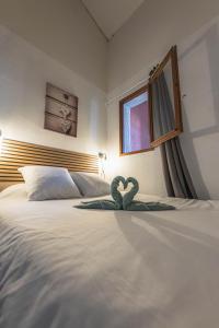 a bed with a heart decoration on it at L'Horizon Bleu - Vue Etang - Parking - Plage à 5 min in Le Barcarès