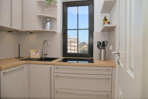 a kitchen with a sink and a window at Haus Titania App 9 inkl WLAN in Grömitz +7 photos