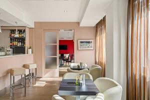 a restaurant with a table and chairs and a bar at Hotel Regina in Bolzano