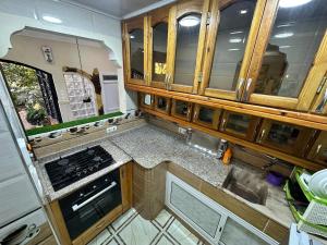 an aerial view of a kitchen in an rv at Iqama Al-Nakhlah in Ghardaïa