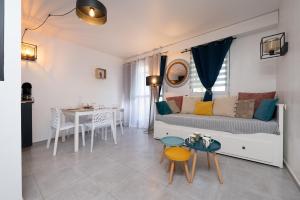 a living room with a couch and a table at Appartement Ty Avel in Quiberon