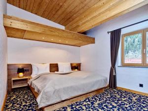 a bedroom with a large bed and a window at Jagd Chalet in Leutasch +15 photos