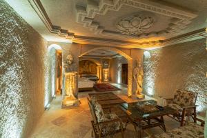 a living room with a table and a couch at Tyana Cave House in Nar