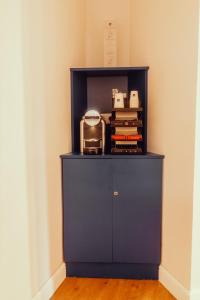 a black cabinet with books on it in a room at Som Nit Port Vell in Barcelona