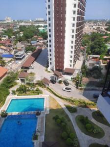 an overhead view of a swimming pool in front of a tall building at Royal oceancrest mactan in Mactan Island