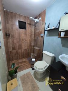 a bathroom with a toilet and a sink at Studio Completo Próx aeroporto Guarulhos in Guarulhos +22 photos