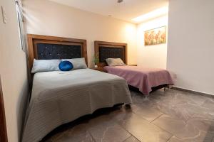 a room with two beds in a room at Casa independencia in Morelia