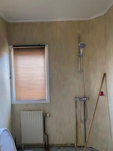 a shower in a bathroom with a window and a shower at Central Villa Hultsfred Vimmerby in Hultsfred +7 photos