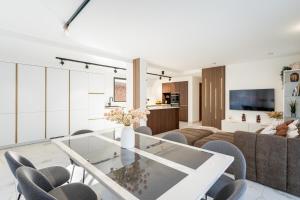 a living room with a glass table and chairs at Villa belle rive RdC 3 chambres in Sévrier