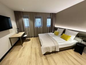 Llit o llits en una habitació de ipartment Koeln Oper @HOME by Best Western