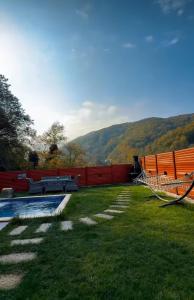 a backyard with a swimming pool and a fence at ByDamla Bungalov in Sapanca