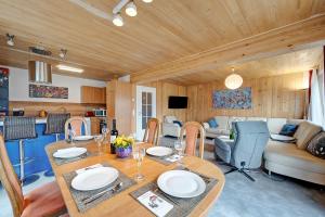 a kitchen and living room with a table and chairs at Ferienhaus Seewald in Seewald