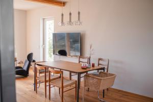 a dining room with a table and chairs at HeartArt 2 in Bad Münstereifel