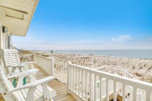 a house with a staircase leading to the beach at Lisa Lu in Oak Island +41 photos