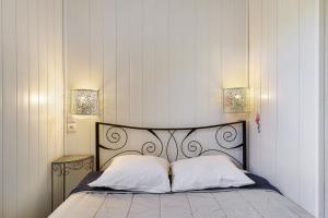 a bedroom with a bed with two pillows on it at L'Océane in Apremont