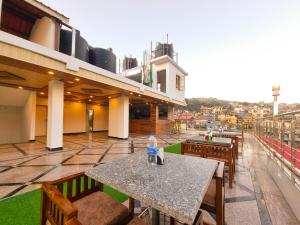 a table with a bottle of water on top of a balcony at Hotel Mistwood in Banikhet