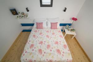 a bedroom with a bed with pink pillows at Guest House del Conte in Fondi