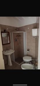 a bathroom with a toilet and a sink at Casa dei lupi in Montefalco