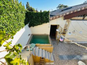 a swimming pool in the backyard of a house at beachhousebarn in Vendays-Montalivet