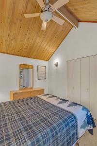 a bedroom with a bed and a ceiling fan at Pine Mountain - Unit 13 in Sunriver +56 photos