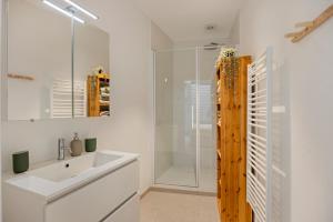 a white bathroom with a sink and a shower at Markt 5 in Lier +19 photos